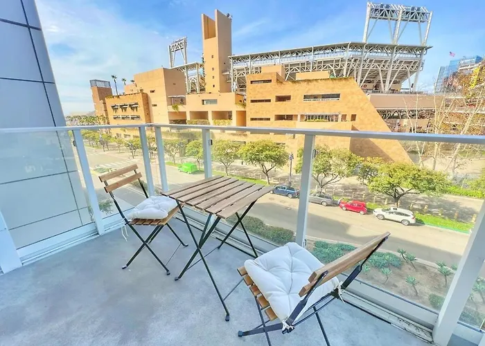 Stunning Apartment By Petco Park!